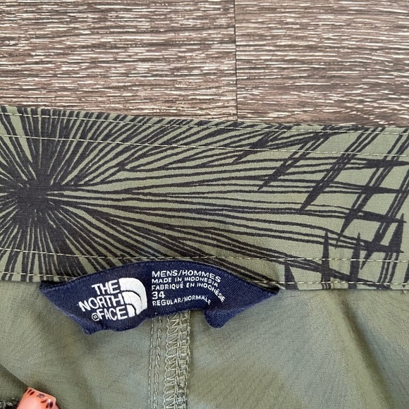 The North Face Men's Green Swim Shorts - Picture 4 of 4